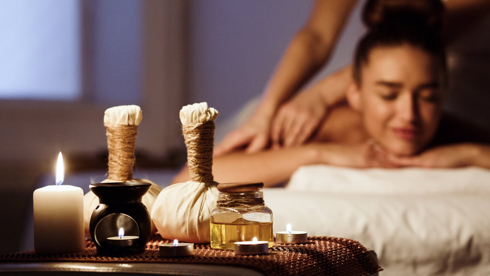 Cremes para massagem relaxante 2 Depositphotos 252558132 S