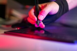 caneta tablet usando